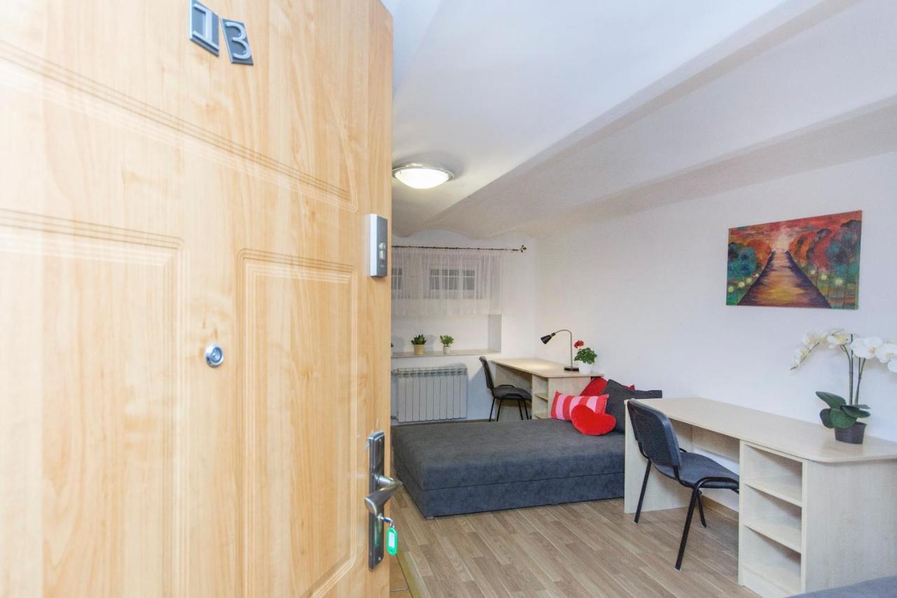 Akademikus Torun Hostel Exterior photo